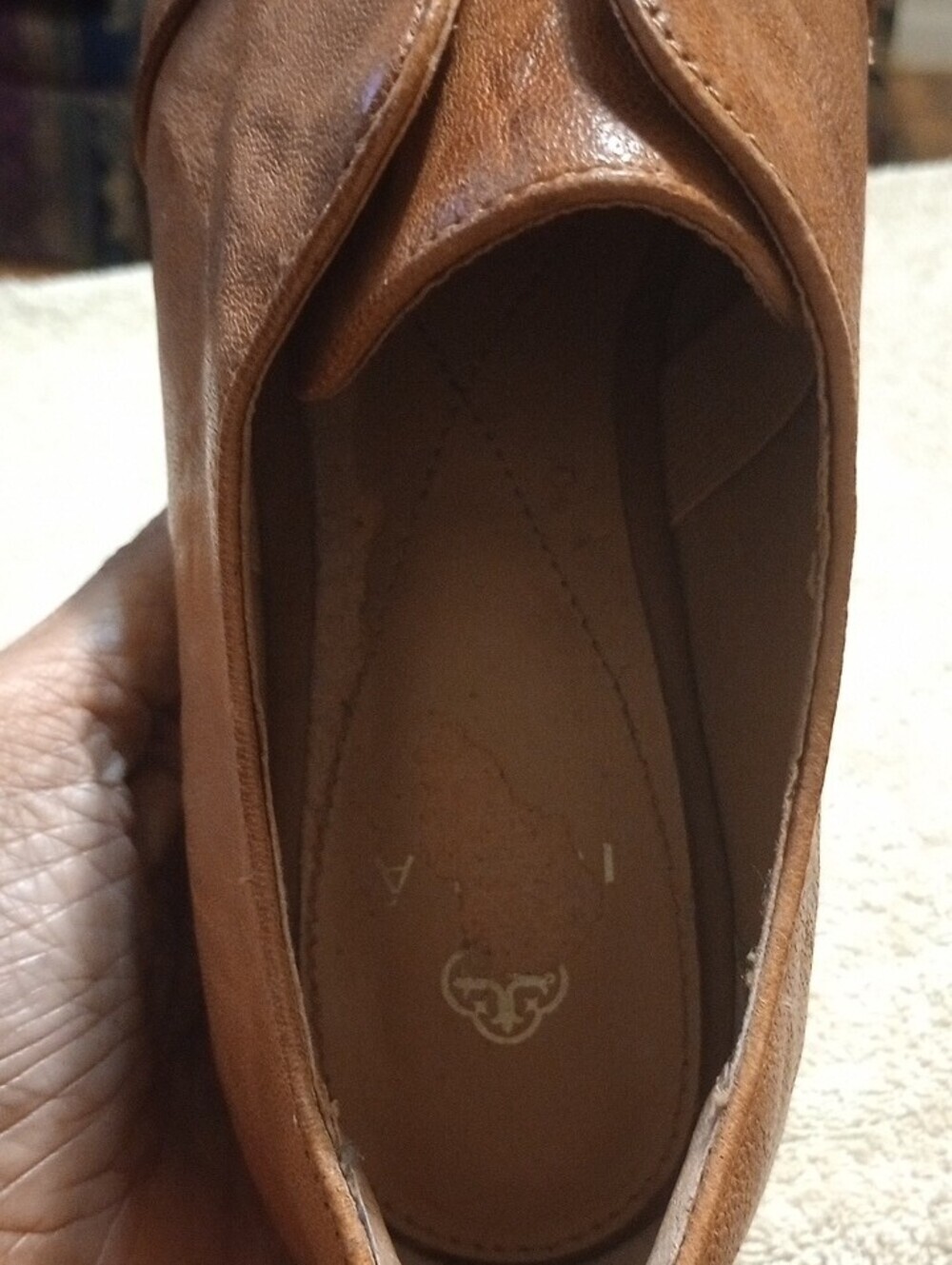 Women's Classic Isola Tan Leather Slip-On Loafers Size 9M - Picture 3 of 9